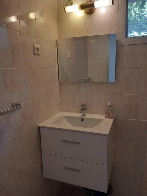 Studio Meuble Independant Tout Confort Classe 2** Aubenas Exterior foto