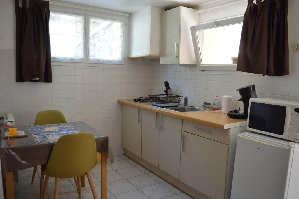 Studio Meuble Independant Tout Confort Classe 2** Aubenas Exterior foto
